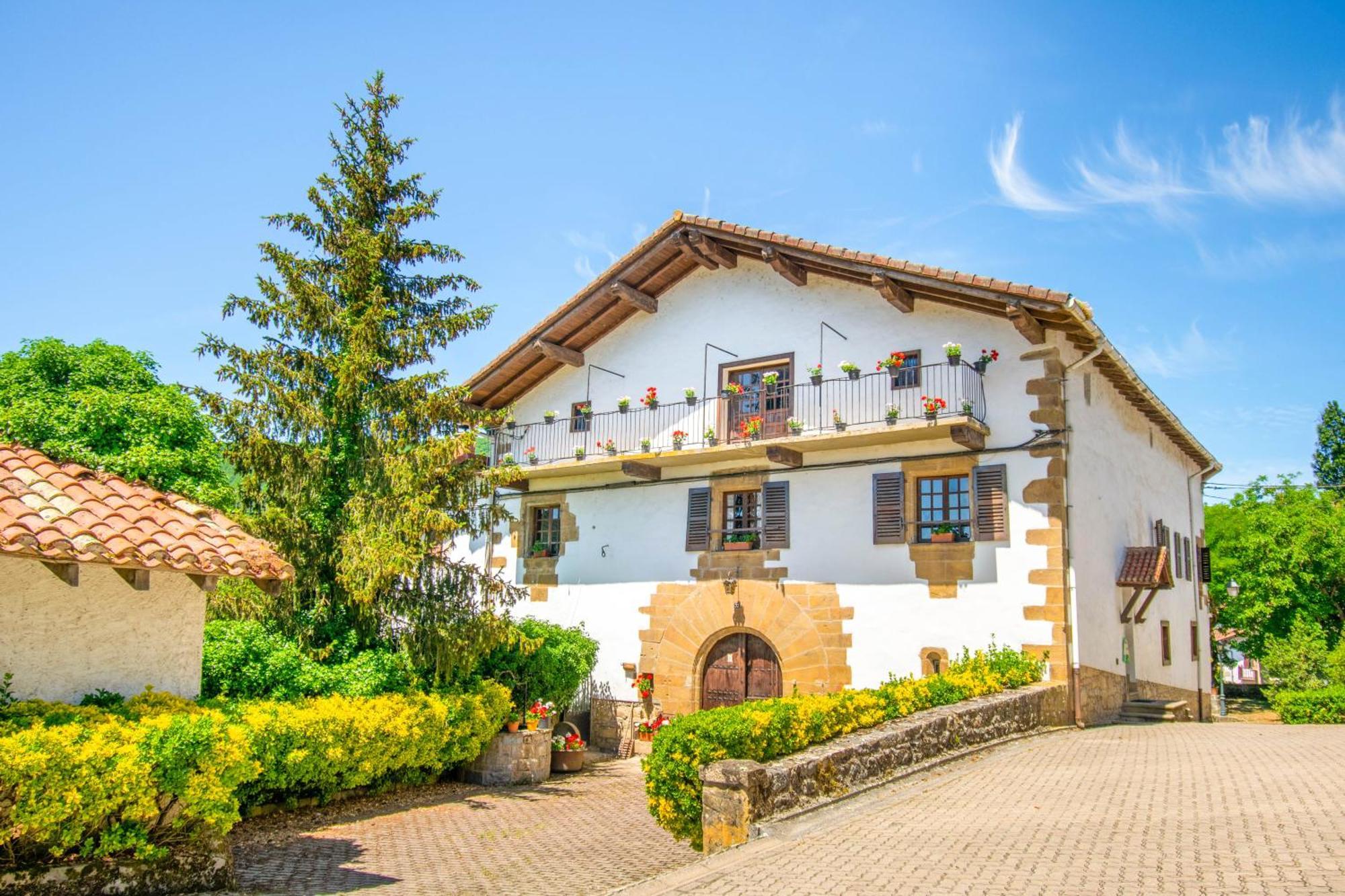 Casa Rural Arotzenia, Hogar Rustico En Pleno Valle De La Ulzama Lizaso Bagian luar foto